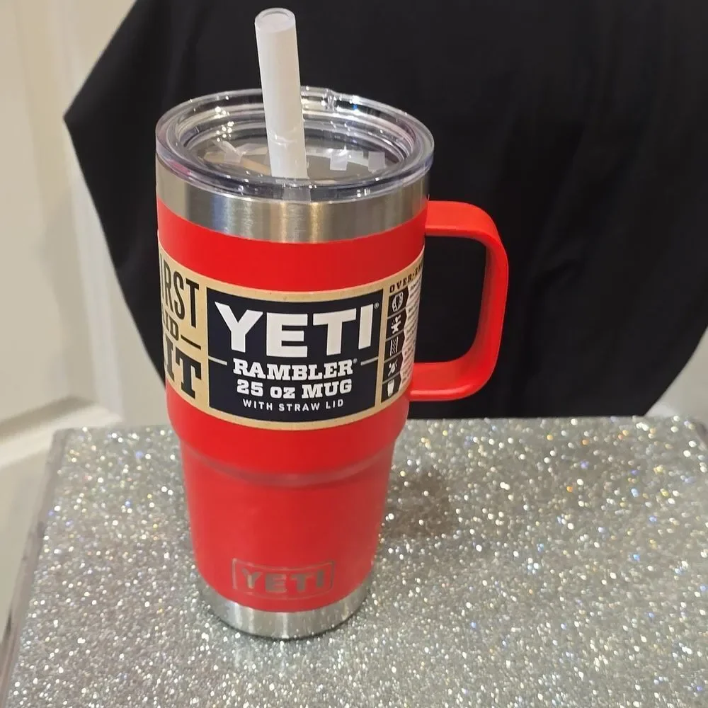 YETI‎ Rambler 25oz Mug w/Straw Lid- Rescue Red